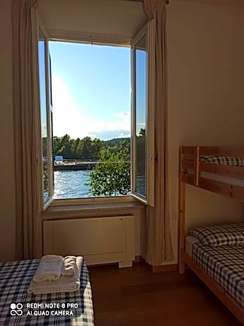 Quadruple Room with Private Bathroom