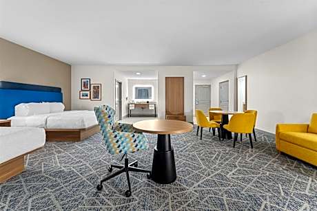 2 King Beds Studio Suite Nonsmoking