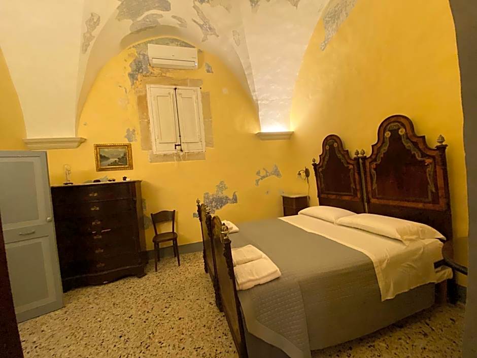 Palazzo de Carlo e il parco dei 7 pozzi