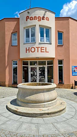 Hotel Pangea