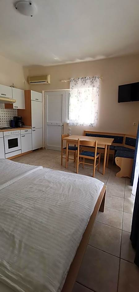 Geni Garden Apartments