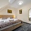 Hotel Reverie - Dependance, Check-in at Metropolitan Star