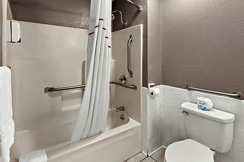 Red Roof Inn Muscle Shoals