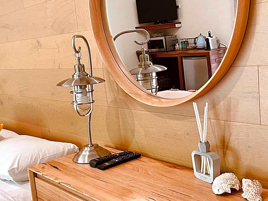 Grape Juice Retreat Rustic romantic gateway 5mins to beaches & town