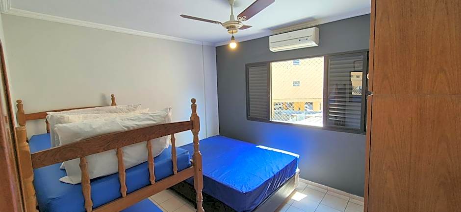 ESD01- Ar Condicionado 5min a pé da Praia da Enseada, Apartamento