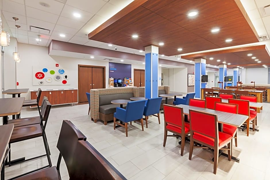 Holiday Inn Express & Suites - Lenexa - Overland Park Area By IHG