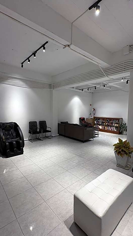 Holiday House Kata & Karon Phuket Hotel