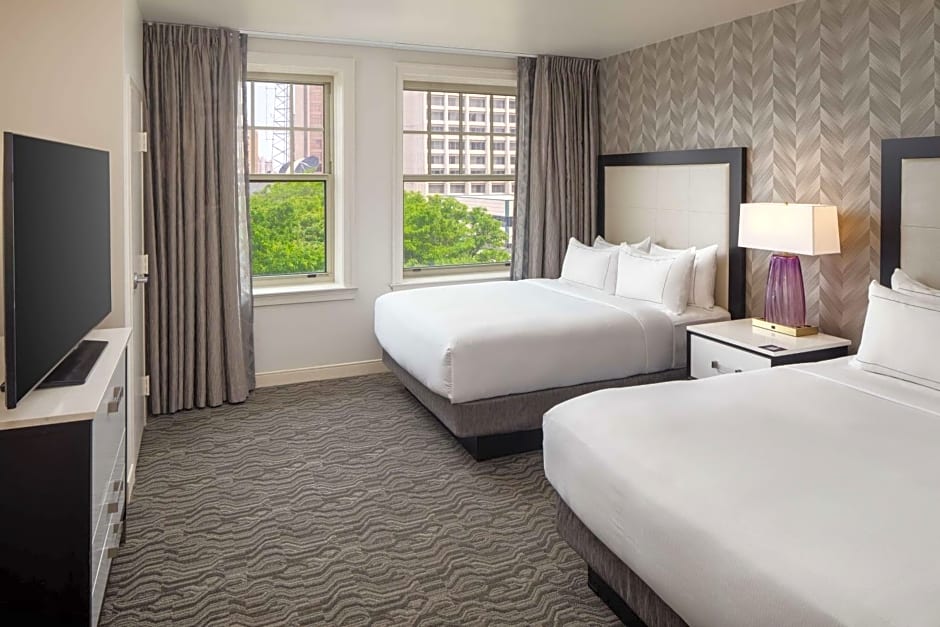 DoubleTree Suites by Hilton Hotel Detroit Downtown - Fort Shelby