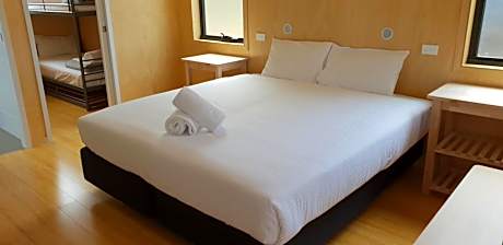Eco Cabins-Full Solar with Private Bathroom