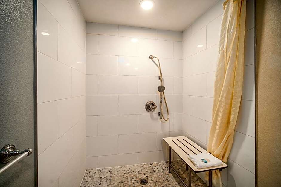 The Buena Park Hotel & Suites