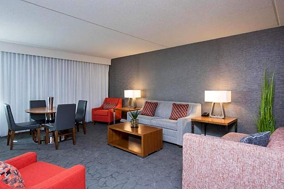 The Center Hotel Grand Rapids Airport