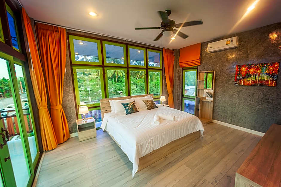 Tonmai Suites