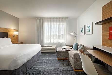 King Studio with Sofa Bed - Hearing Accessible