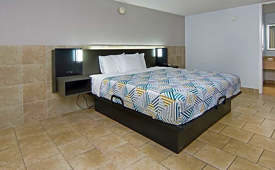 Motel 6 Mesquite, TX Town East