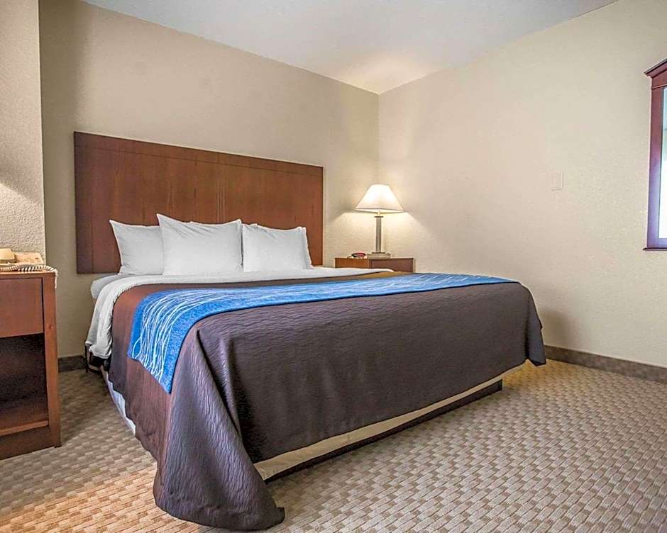 Quality Inn & Suites Dixon Near I-88