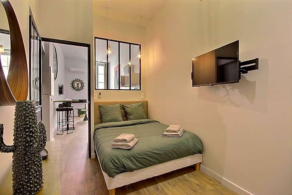 LES TOITS DU VIEUX-PORT