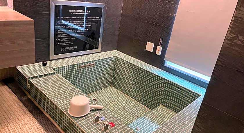 YA-NOLD HOT SPRING HOTEL