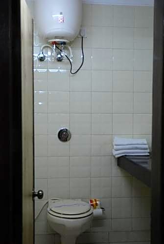 Capital O 2382 Hotel White House Continental