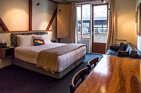Self Contained King Studio with Ensuite