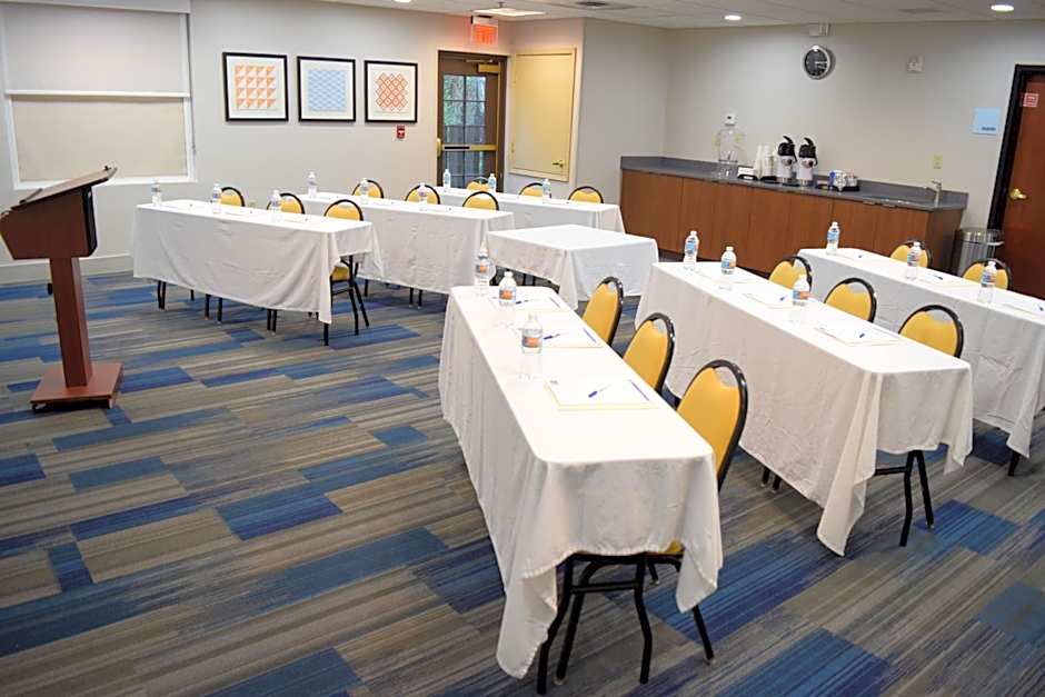 Holiday Inn Express Hotel & Suites Pensacola West I-10 By IHG