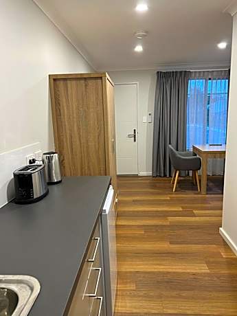 Deluxe Room (2 Adults + 1 Child)