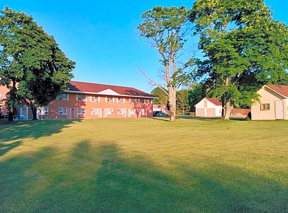 Budget Host East End Riverhead