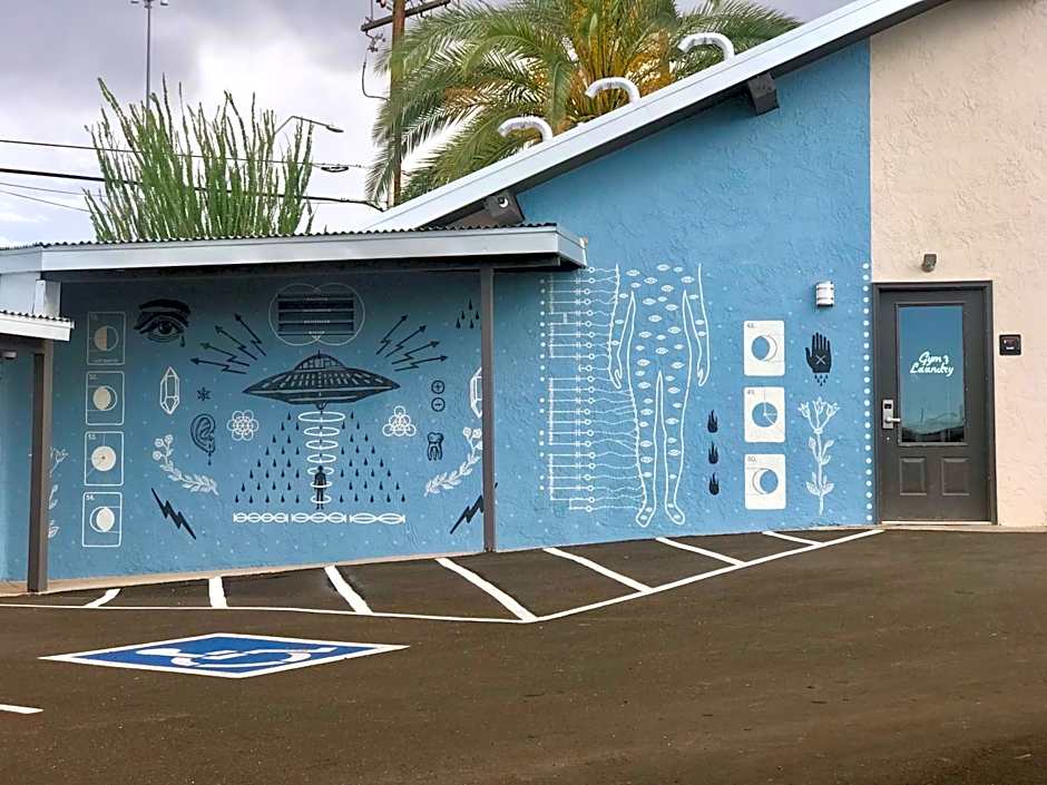 Hotel McCoy - Art, Coffee, Beer, Wine