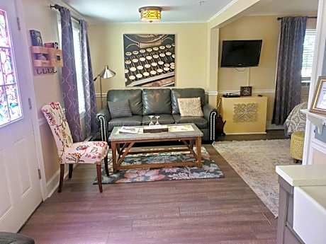The Meigs (Deluxe / 1st Floor Murphy House)