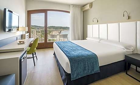 Standard Double or Twin Room with Sea View