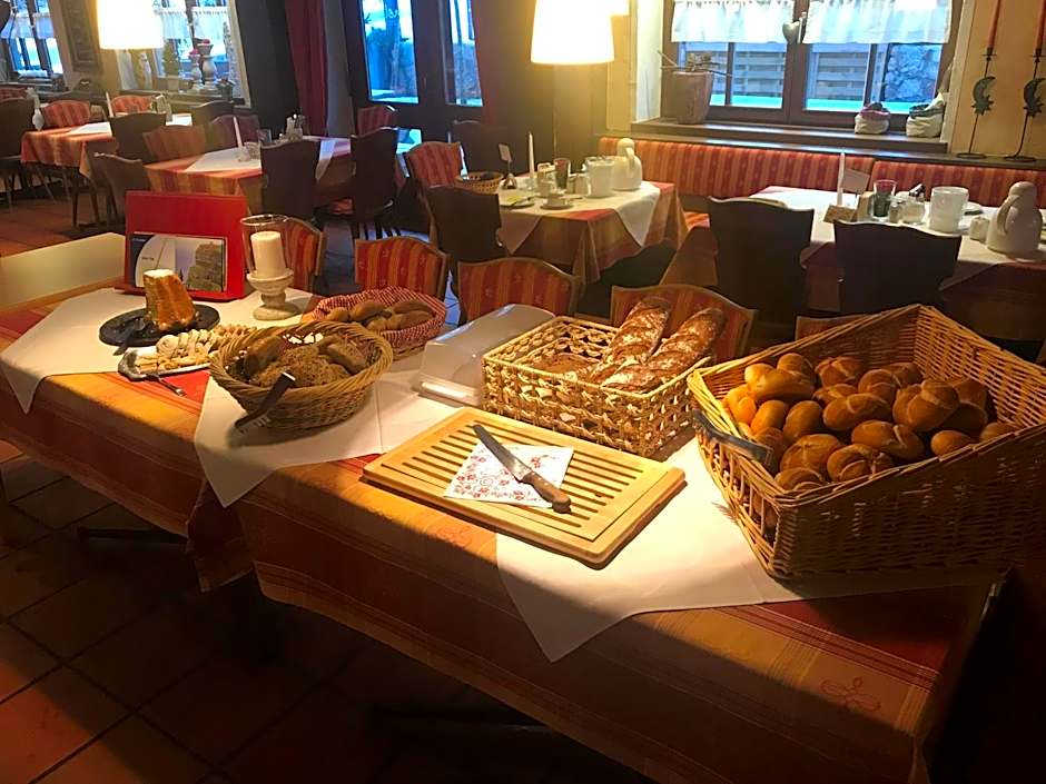 Aktivhotel & Gasthof Schmelz Ihr familienfreundliches Urlaubs Hotel mit Wellness, Almsauna, Chiemgau Karte