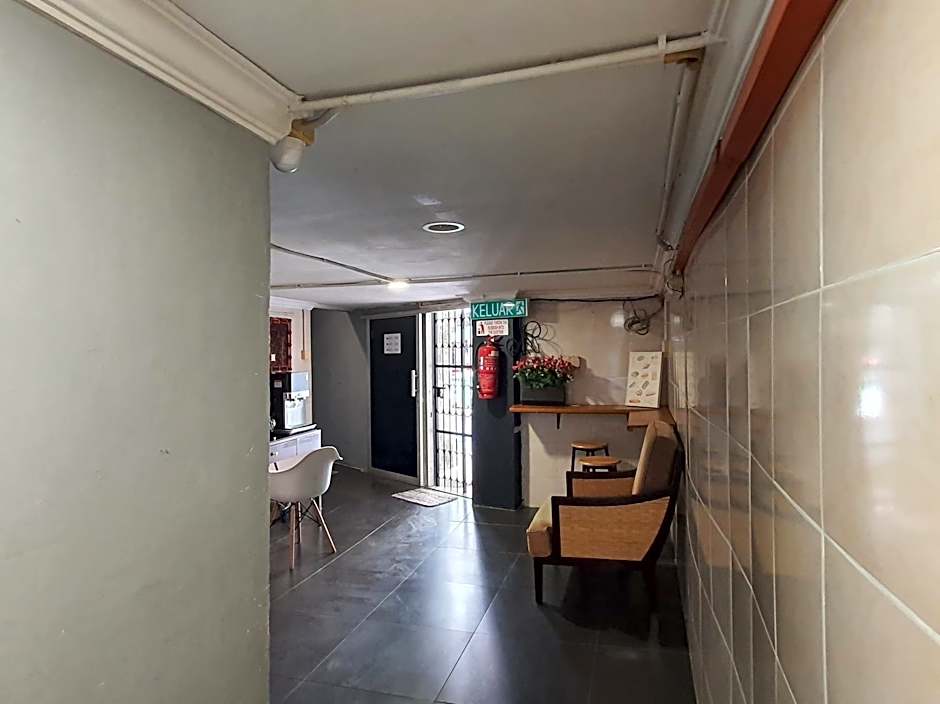 OYO 90997 Hoover Room