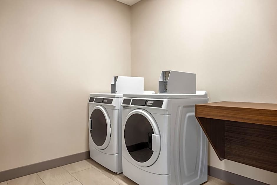 Holiday Inn Express - Strathroy By IHG