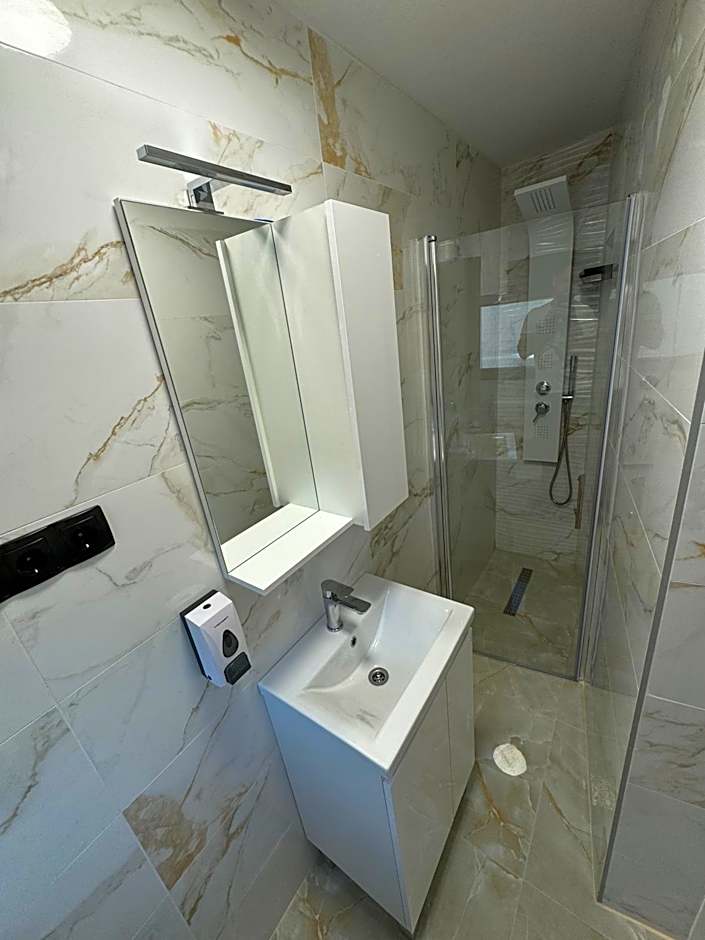 Apartmani Curic beachfront by Pag tours