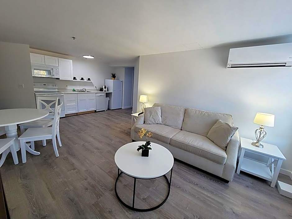 Photo 1 of 8 of Grand Suite