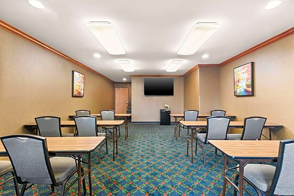 Best Western Legacy Inn & Suites Beloit/South Beloit