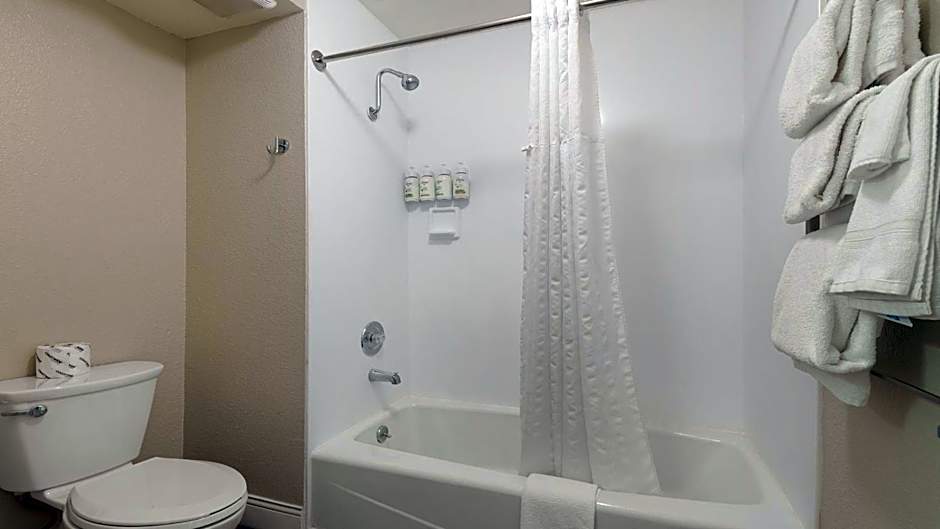 Howard Johnson by Wyndham Sacramento Downtown