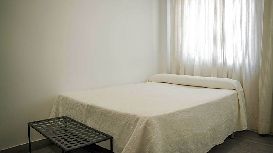 Photo 1 of 17 of Single Room