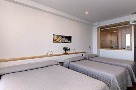 Family Room with Balcony - Sea View