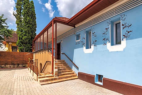Two-Bedroom Apartment with Mountain View