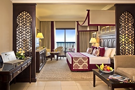 Al Dana Junior Suite Queen Bed Garden View