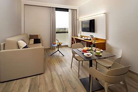 SUITE-1 KING BED,LIVNG,FRESOM,WIFI,PREMCH