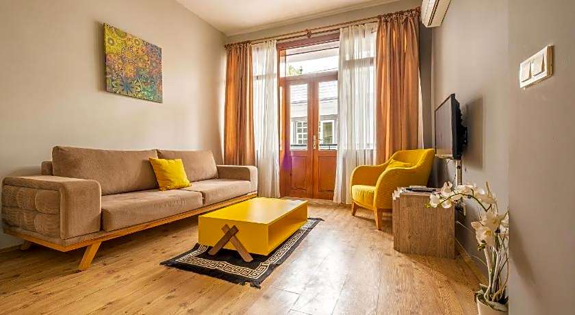 Old Town Deluxe Flats