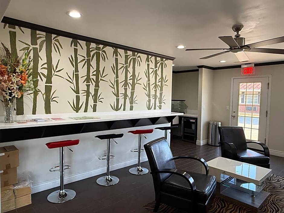 Regency 7 Motel