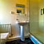 Broadfield Park Hotel by Belvilla