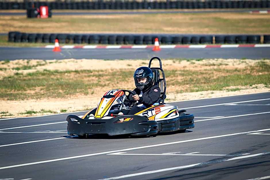 Rydges Pit Lane