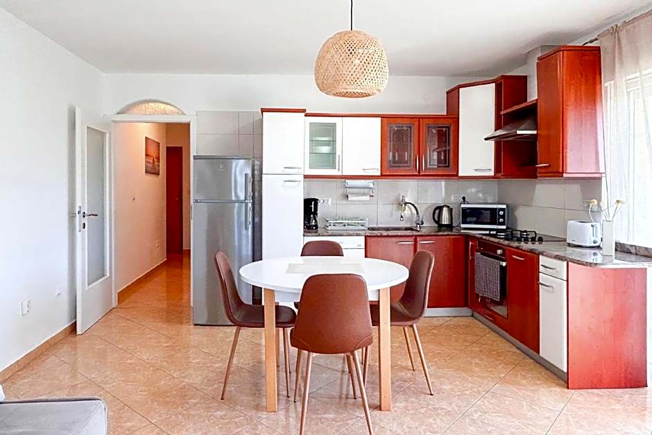 Hanna - 500m from the beach