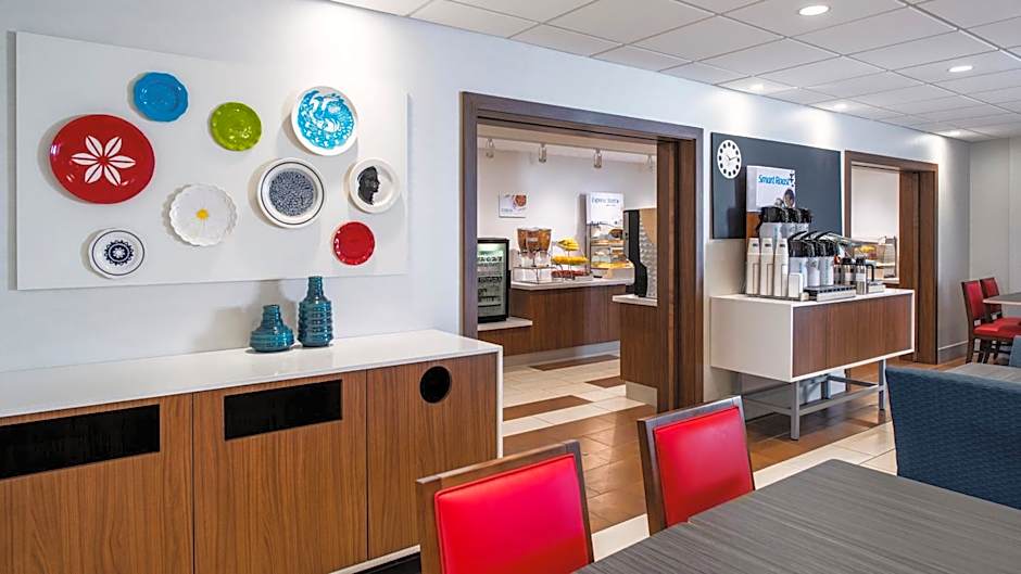 Holiday Inn Express Airdrie By IHG