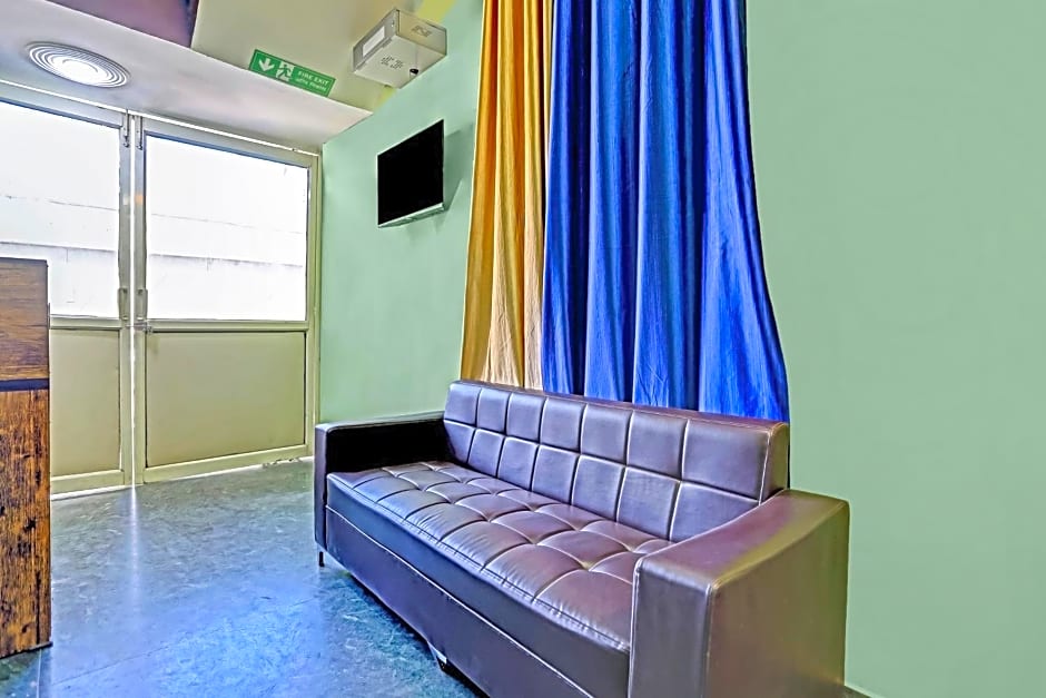 OYO Flagship 808695 Pari Hotel