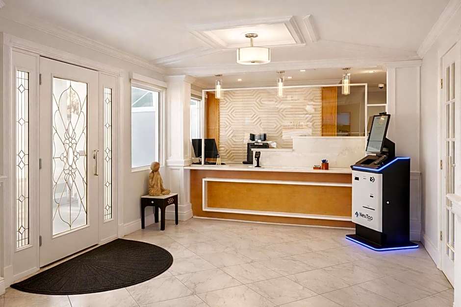 Destin Inn & Suites