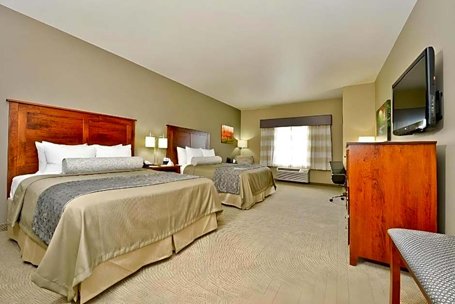 Green Mill Village Hotel & Suites, BW Signature Collection
